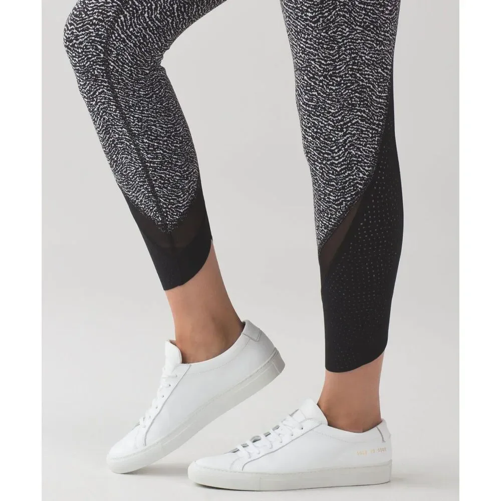 Lululemon • Wunder‎ Under Laser Cut Studio Crop Leggings • Size 8 • Black/White